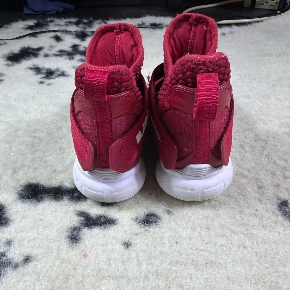 Nike Men's Lebron Red Soldier 12 Basketball Sneaker Shoes Size 7.5
